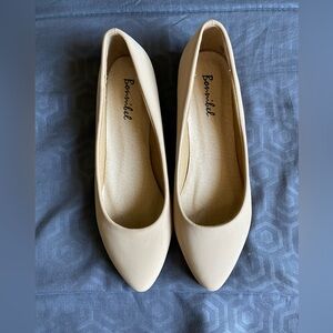 Women's Cream Flats